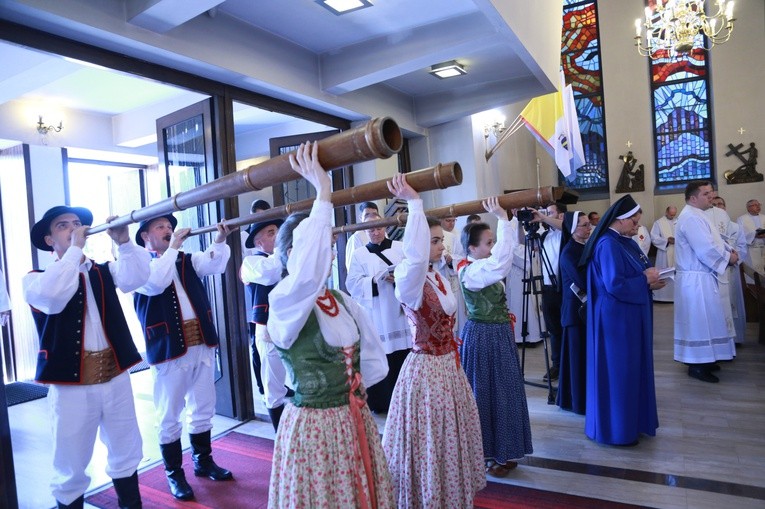 Inauguracja synodu. Nabożeństwo i procesja