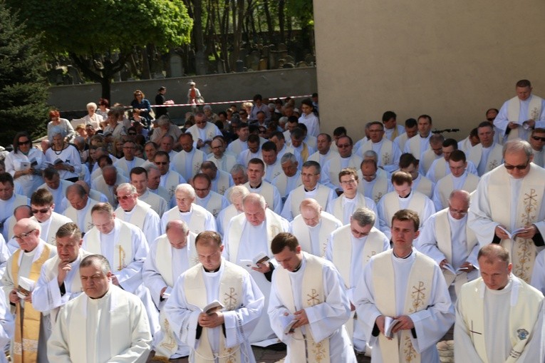 Inauguracja synodu. Nabożeństwo i procesja
