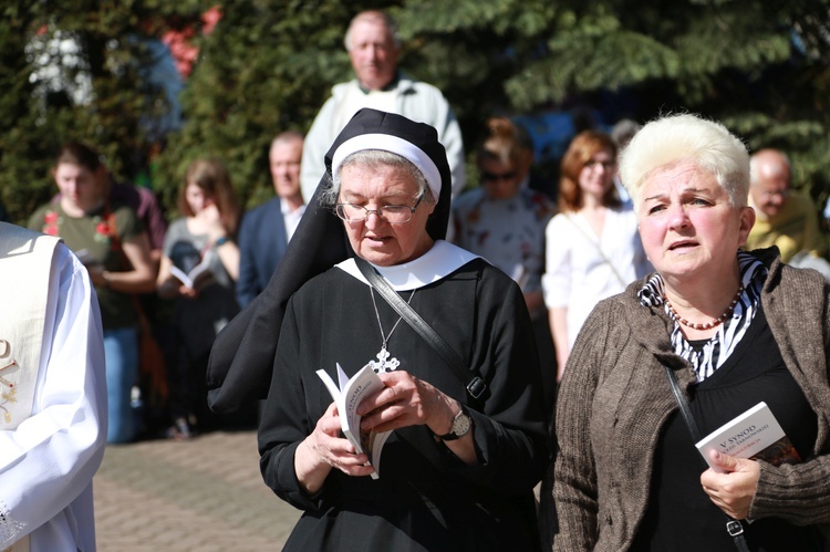 Inauguracja synodu. Nabożeństwo i procesja