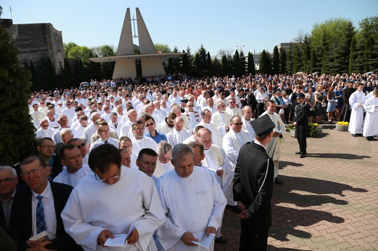 Inauguracja synodu. Nabożeństwo i procesja