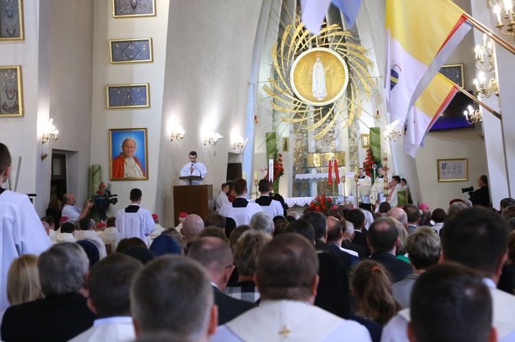 Inauguracja synodu. Nabożeństwo i procesja