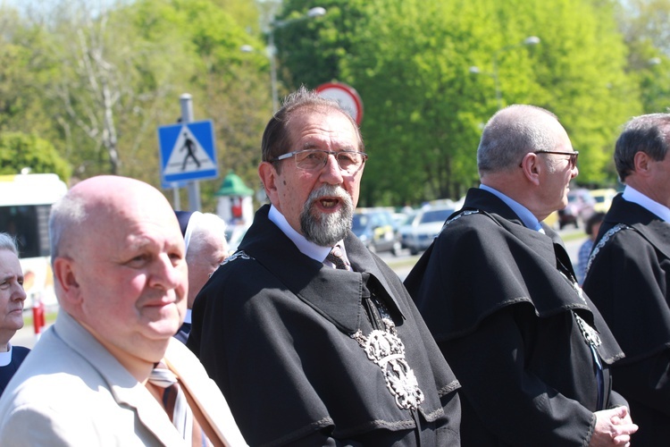 Inauguracja synodu. Nabożeństwo i procesja