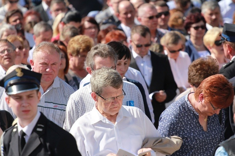 Inauguracja synodu. Nabożeństwo i procesja