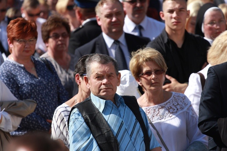 Inauguracja synodu. Nabożeństwo i procesja