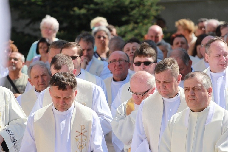 Inauguracja synodu. Nabożeństwo i procesja