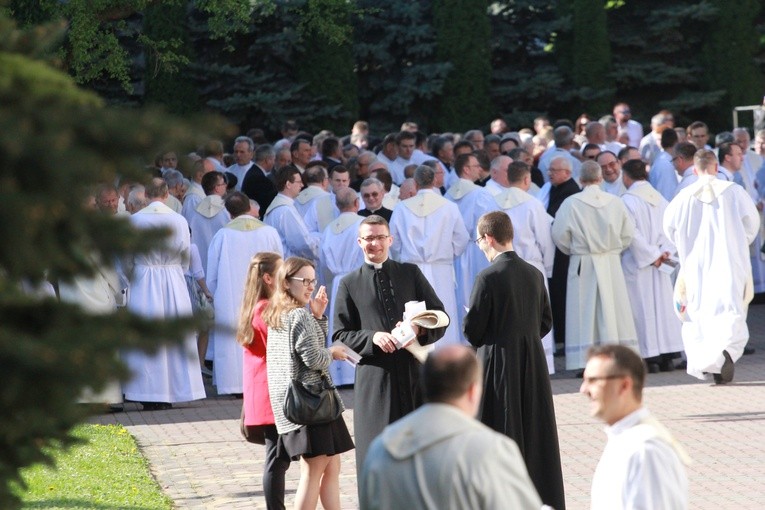 Inauguracja synodu. Nabożeństwo i procesja