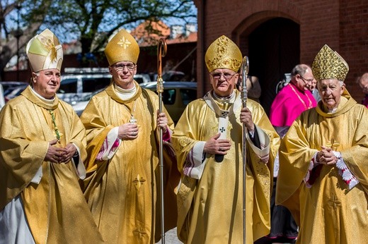 Święcenia bp. Janusza Ostrowskiego w Olsztynie