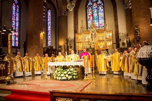 Święcenia bp. Janusza Ostrowskiego w Olsztynie