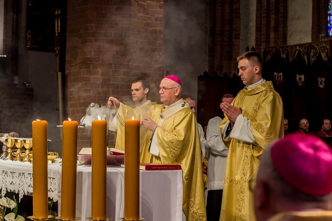 Święcenia bp. Janusza Ostrowskiego w Olsztynie