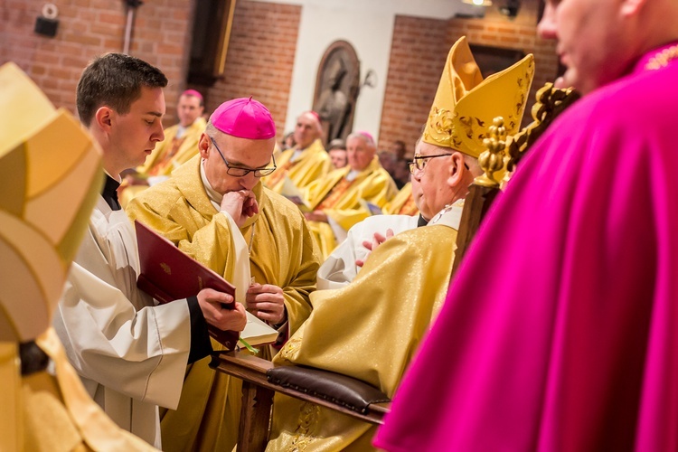 Święcenia bp. Janusza Ostrowskiego w Olsztynie