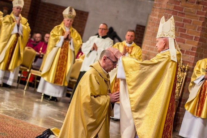 Święcenia bp. Janusza Ostrowskiego w Olsztynie