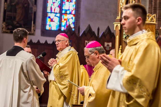 Święcenia bp. Janusza Ostrowskiego w Olsztynie