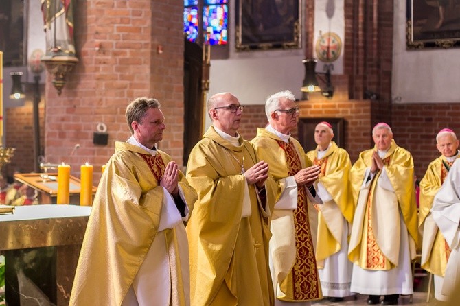 Święcenia bp. Janusza Ostrowskiego w Olsztynie