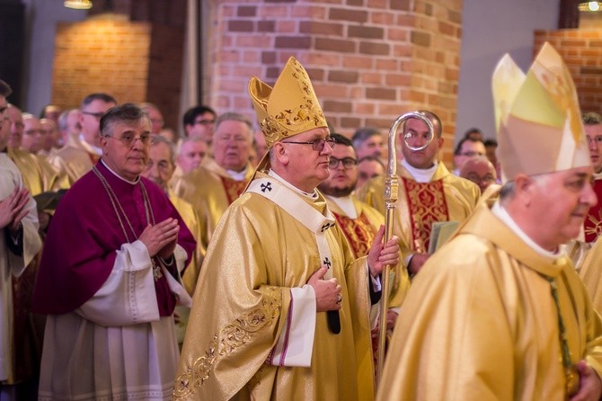 Święcenia bp. Janusza Ostrowskiego w Olsztynie