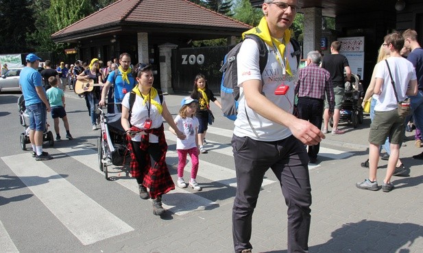 Pielgrzymka wzbudziła zainteresowanie przechodniów