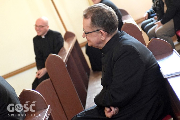 On tu jest - Szkoła Adoracji Najświętszego Sakramentu