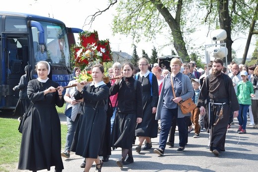 Pielgrzymka ze Roszkowej Woli do Żdar