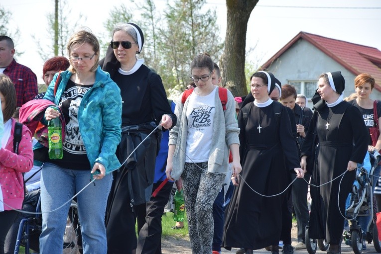 Pielgrzymka ze Roszkowej Woli do Żdar