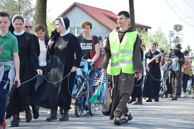 Pielgrzymka ze Roszkowej Woli do Żdar