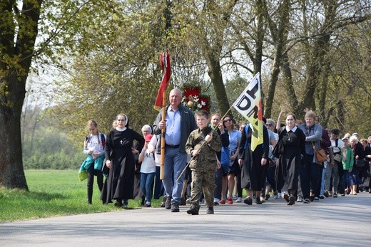 Pielgrzymka ze Roszkowej Woli do Żdar