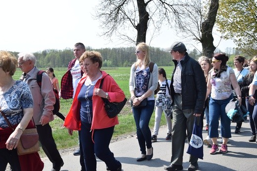 Pielgrzymka ze Roszkowej Woli do Żdar