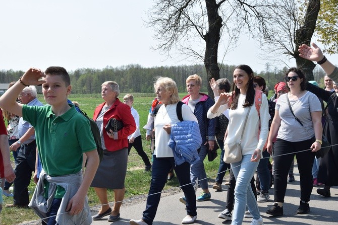 Pielgrzymka ze Roszkowej Woli do Żdar