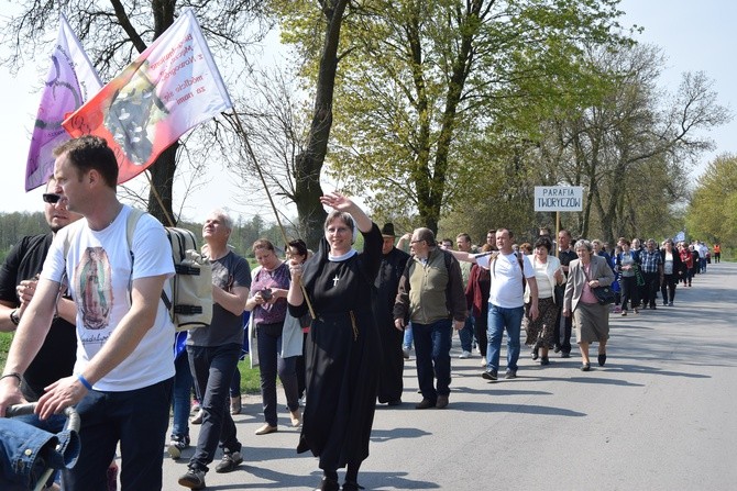 Pielgrzymka ze Roszkowej Woli do Żdar