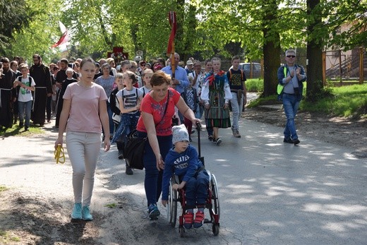 Pielgrzymka ze Roszkowej Woli do Żdar