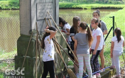 Wszyscy, od najmłodszych do najstarszych, garnęli się do pracy.