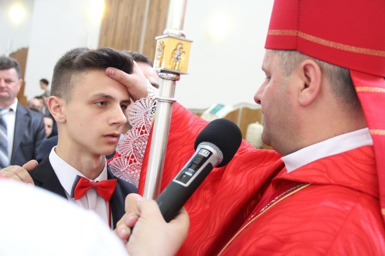 Bierzmowanie w Łękach Górnych