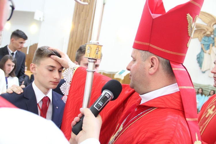 Bierzmowanie w Łękach Górnych