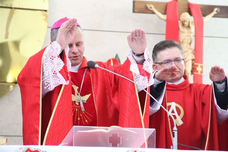 Bierzmowanie w Łękach Górnych