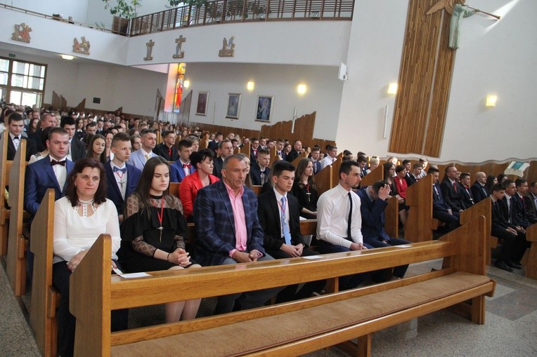 Bierzmowanie w Łękach Górnych