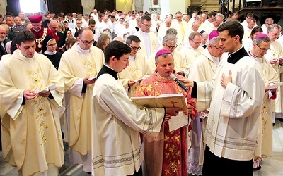 Wezwani na synod złożyli uroczyście wyznanie wiary  i przysięgę wierności nauczaniu Kościoła katolickiego wobec biskupa tarnowskiego Andrzeja Jeża. 