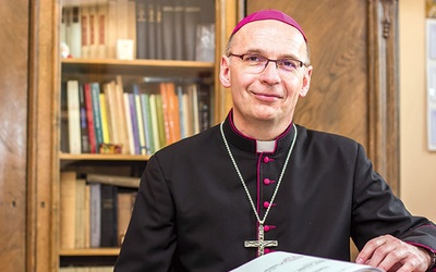 ▼	– Maryi zawierzam każdy dzień biskupiego posługiwania – mówił bp Janusz Ostrowski.