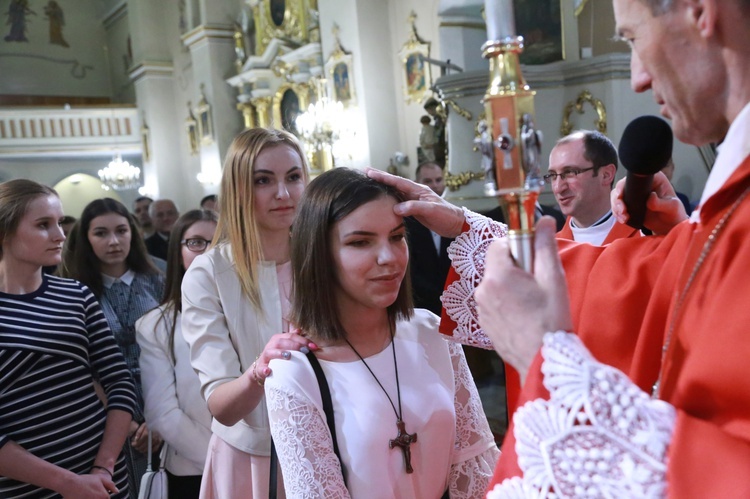 Bierzmowanie w par. św. Jadwigi w Dębicy