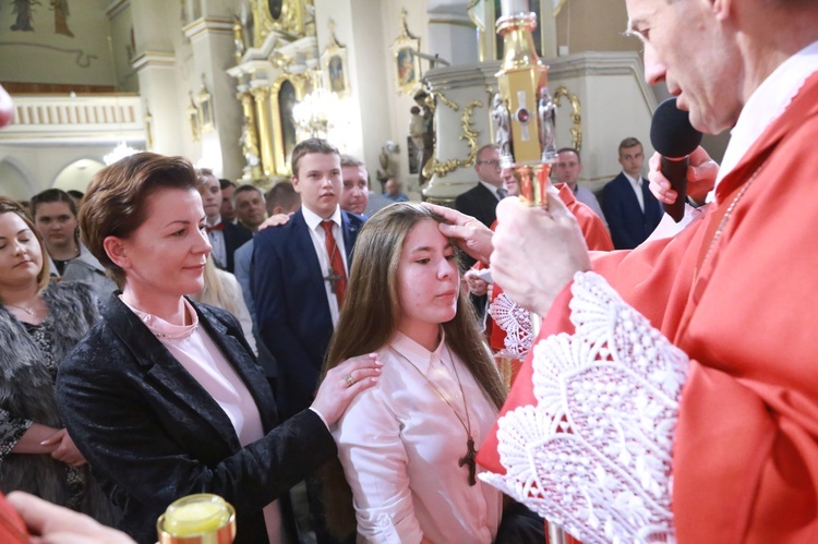 Bierzmowanie w par. św. Jadwigi w Dębicy