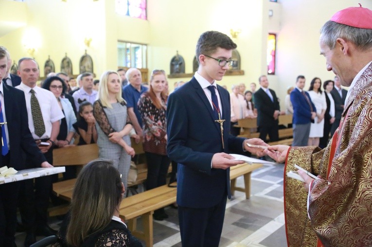 Bierzmowanie w par. Świętego Krzyża w Dębicy