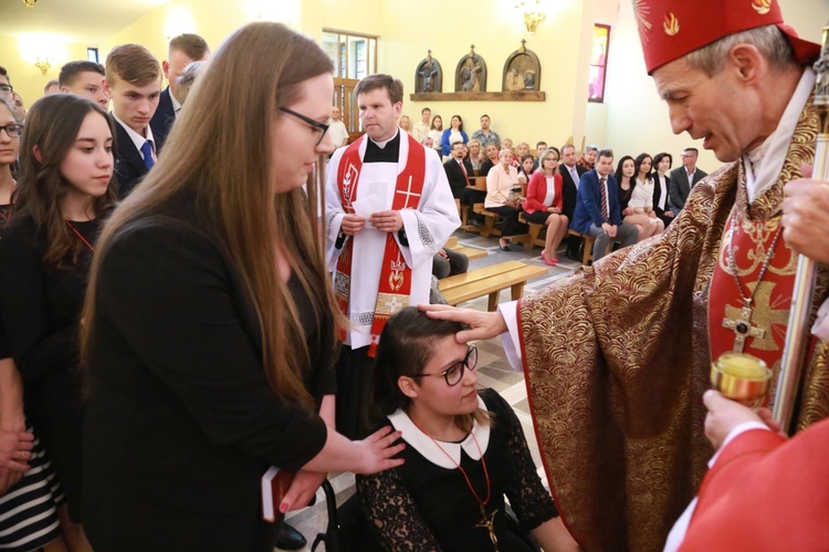 Bierzmowanie w par. Świętego Krzyża w Dębicy