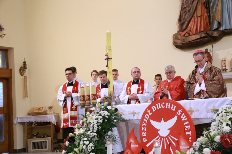 Bierzmowanie w par. Świętego Krzyża w Dębicy