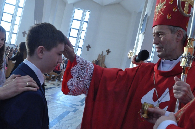 Bierzmowanie w par. Miłosierdzia Bożego w Dębicy 