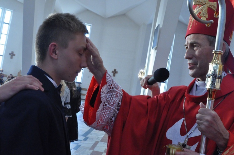 Bierzmowanie w par. Miłosierdzia Bożego w Dębicy 