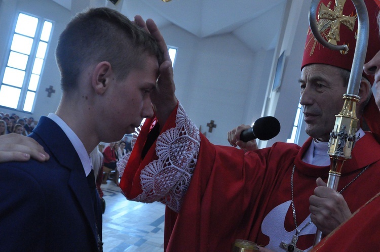 Bierzmowanie w par. Miłosierdzia Bożego w Dębicy 