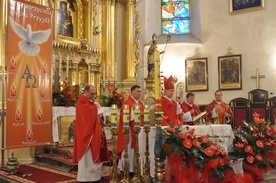 W sanktuarium Matki Bożej w Zawadzie - błogosławieństwo na drogę