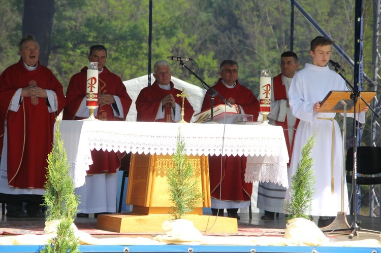 Uroczystości na Górze Śmierci w Pustkowie-Osiedlu