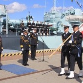 Przekazanie obowiązków dowódcy COM-DKM odbyło się przy sztandarze KPW Gdynia
