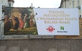 Polonez maturzystów na pl. Chrobrego w Bielsku-Białej