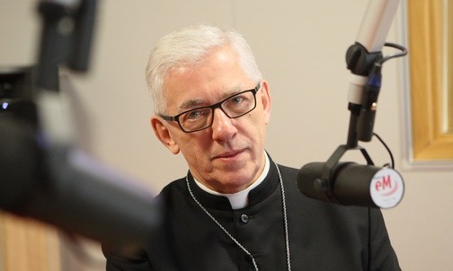 Abp Wiktor Skworc: nowi księża to wspaniała jedenastka