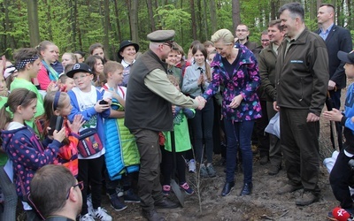 Pierwsze drzewko posadziła Agata Kornhauser-Duda 