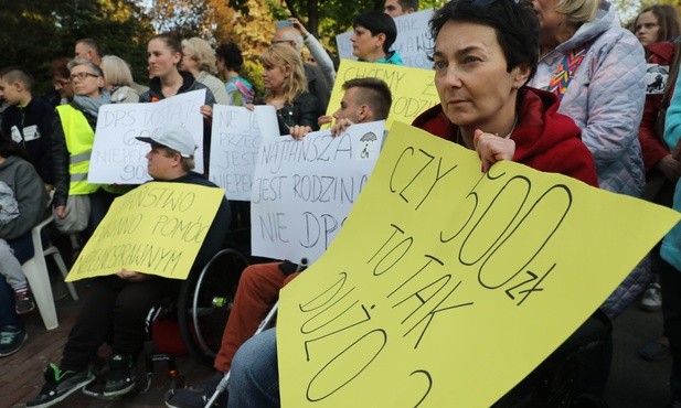 Wiec poparcia dla protestujących ws. niepełnosprawnych. Jest nowy pomysł rządu